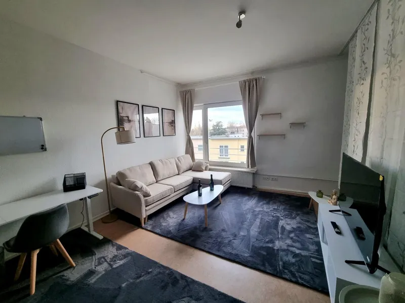 Helle, geräumige, möblierte Wohnung mit Balkon in zentraler Lage nahe U Alt-Mariendorf — photo 1